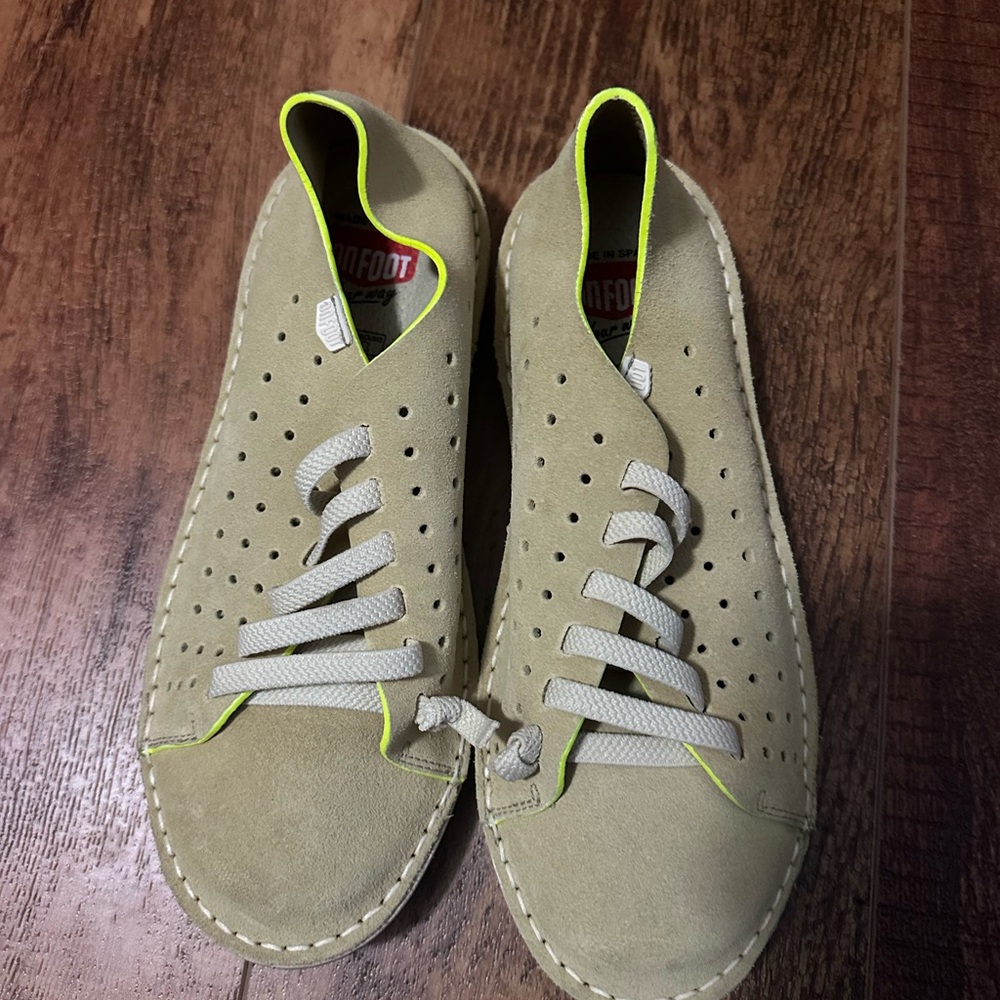 On Foot sneakers